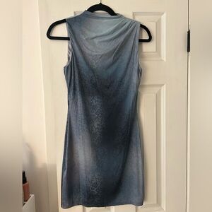 White fox blue/gray tie die fitted dress size medium
